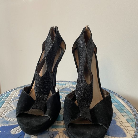 Peep Toe Black Pump - Picture 3 of 3